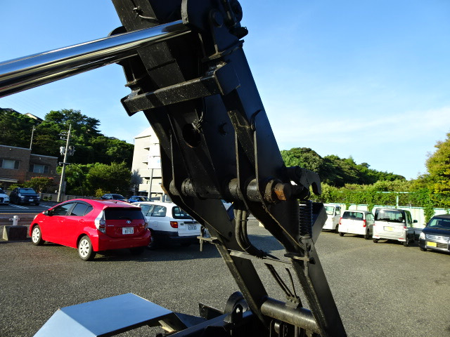 内装は、年式相応汚れキズ有ります。 ダッシュ下部、シートキズ有り ハンドル擦れ少し有り。 天井うす汚れ有り。 運シート補修跡有り。 ベットスペース無し。