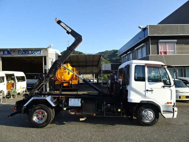 【装 備】AC、PS、PW、AB、ABS、