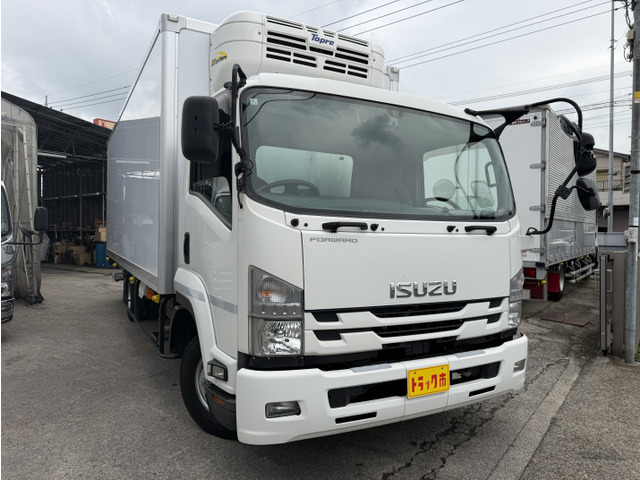 フォワード冷蔵冷凍車