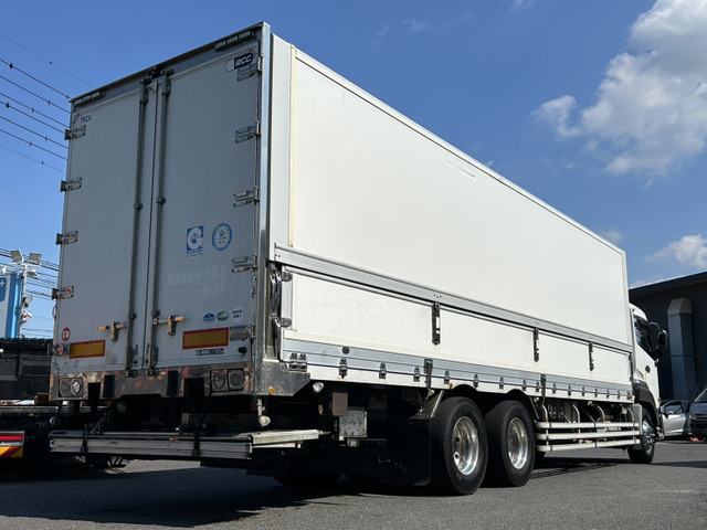 クオン冷凍冷蔵車