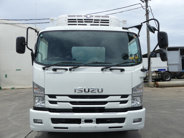 フォワード冷蔵冷凍車