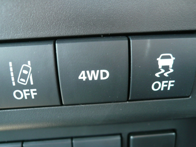 4WD�؂�ւ��X�C�b�`���X�C�b�`1��2��`4��ɐ؂�ւ����܂���