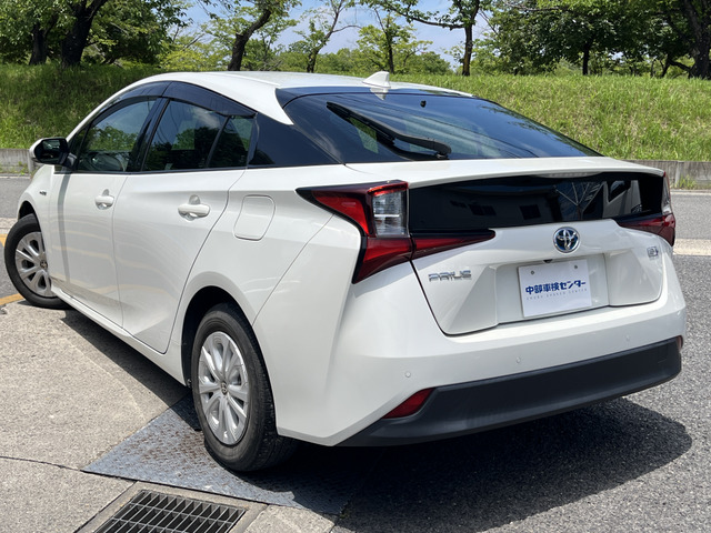 プリウス1.8 S