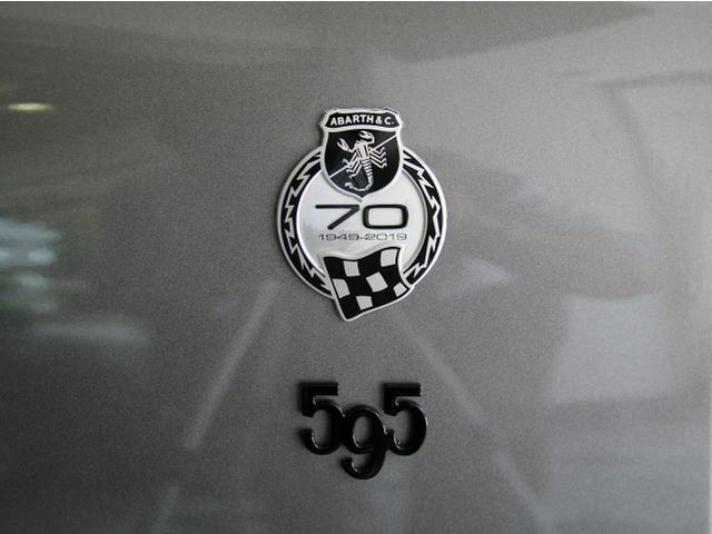 70th Anniversary�o�b�W�𑕔�!�ו��ɂ܂ł�����肪�l�܂������ʂȃA�N�Z���g���A�A�o���g�Ȃ�ł͂̌������o���܂�!