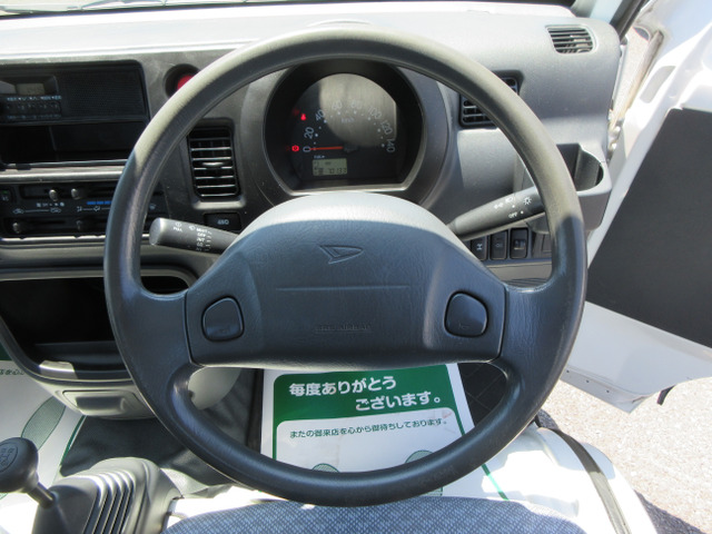☆内装・ハンドル廻りです☆D席エアバッグ付きです☆