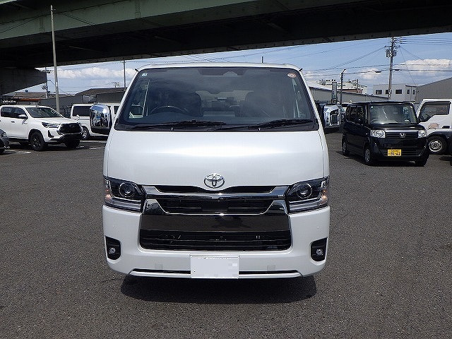 ハイエースバン