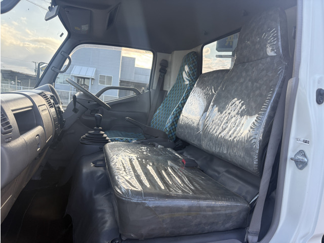 4890cc 2t 2�g�� ���C�h�����O 3�i�N���[���t �É� URV263 ETC ���O���d�グ�ς� 5�� 5MT �ύ�2000Kg ���s88500K 3�l��� �ב����380&times;190