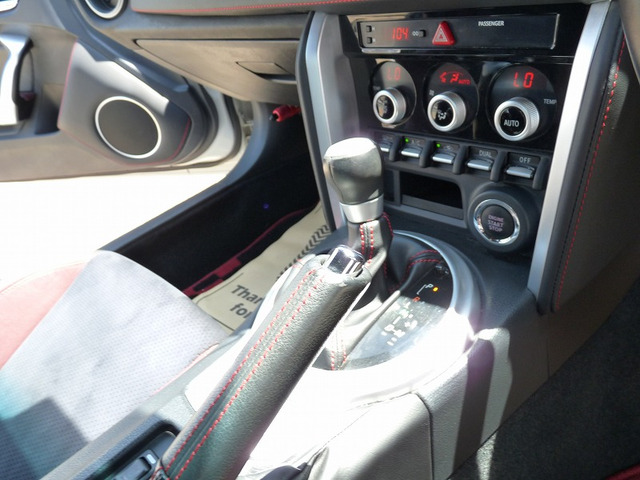 ����^��ECU�̃}�l�[�W�����g�����サ�Ă��܂��̂ŁA�p�h���V�t�g�̔������O���Ƃ͈Ⴂ�܂��BAT�̗ǂ����ő�������������^�̂��Ԃł��B