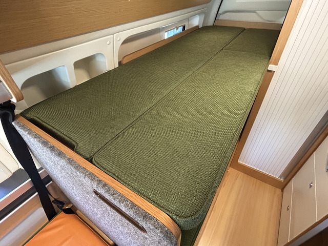 ��i�x�b�h��i�ł�!���@��195cm&times;75cm�ƂȂ��Ă���܂�!