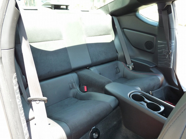 �N���X�^���z���C�g�p�[��(K1X)�̌���^STI�X�|�[�c�ɂȂ�܂��B�u�����{�u���[�L�L�����p�[���p�n�[�t���U�[�V�[�g�ȂǑ��̃O���[�h�Ƃ͊i�̈Ⴂ����STI�X�|�[�c!!
