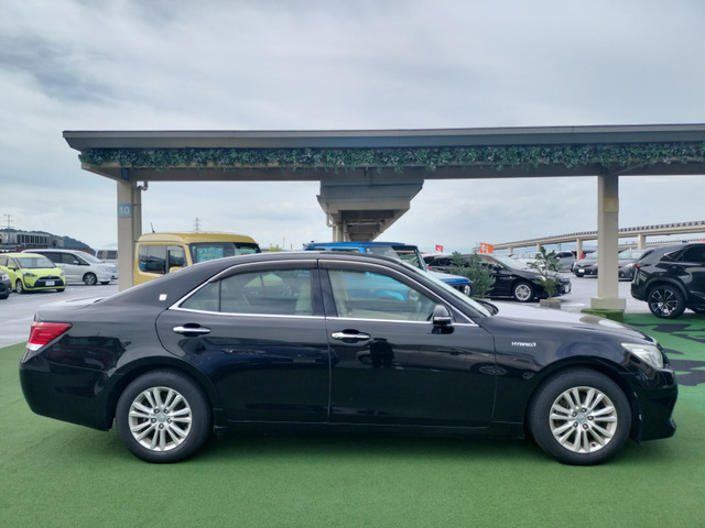 クラウンハイブリッド 2.5 ロイヤルサルーン