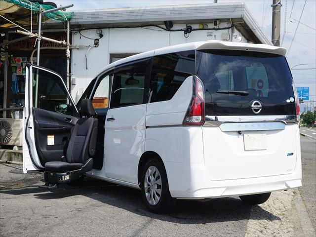 セレナ2.0 20X S-HYBRID アンシャンテ 助手席スライドアップシート