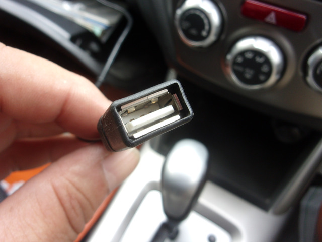 USB���́B