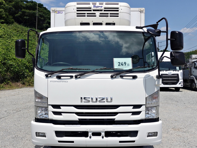 フォワード冷蔵冷凍車