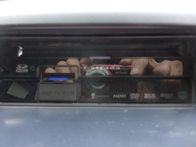 CD,DVD,SD�J�[�h�X���b�g���B