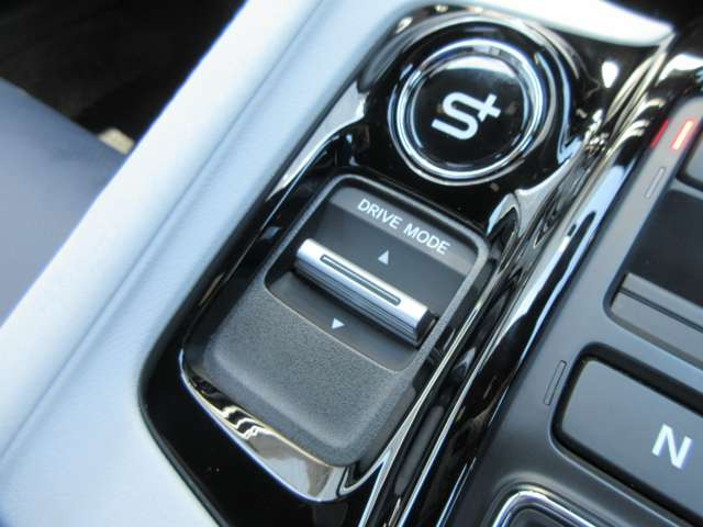 Honda S+ Shift �n�C�u���b�h�Ԃł���Ȃ���X�|�[�e�B�Œ����I�ȉ^�]���o���y���߂܂�!�C����󋵂ɍ��킹�đI�ׂ�h���C�u���[�h������!!