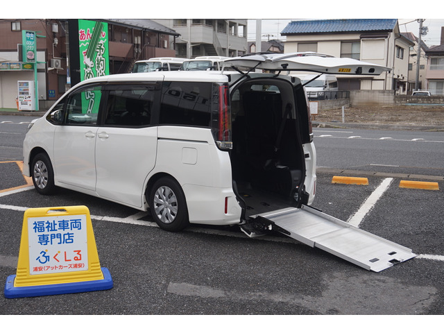 ノア2.0 X ウェルキャブ スロープタイプI 車いす2脚仕様