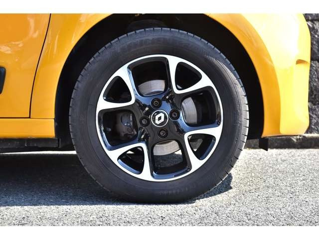 �y�C�����ǂ����[�Ԓv���܂��z�d�グ���X�^�b�t�ɂ��A��p�|���b�V���[�ɂ��{�f�B�̖����d�グ�A�z�C�[���A�^�C���n�E�X�����̐��|�A�����̍R�ۃN���[�j���O�A�e���X�C�b�`�A�n���h���A�ו��̐��|���s���܂��B