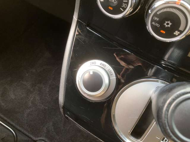2WD�[4WD�[�f�t���b�N��