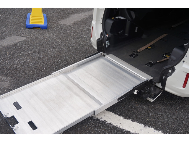 ノア2.0 X ウェルキャブ スロープタイプI 車いす2脚仕様