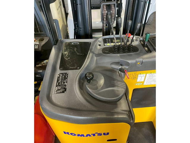 コマツ電動フォークリフト