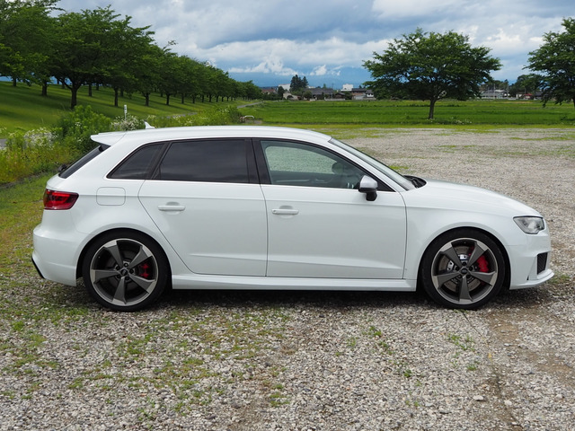 RS3スポーツバック2.5 4WD