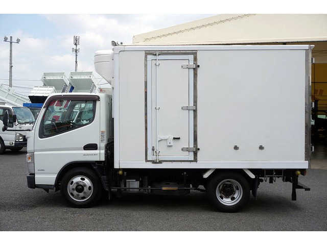 キャンター冷蔵冷凍車