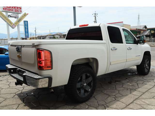 Rugged Liner�� Bed Liners ����������Ă��܂��̂ŁA�ו��̈ړ����C�y�ɍs���܂��B