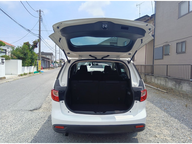 開口部が広く、低い設計の為、重い荷物や大きな荷物の積み下ろしもラクラク行えます。
