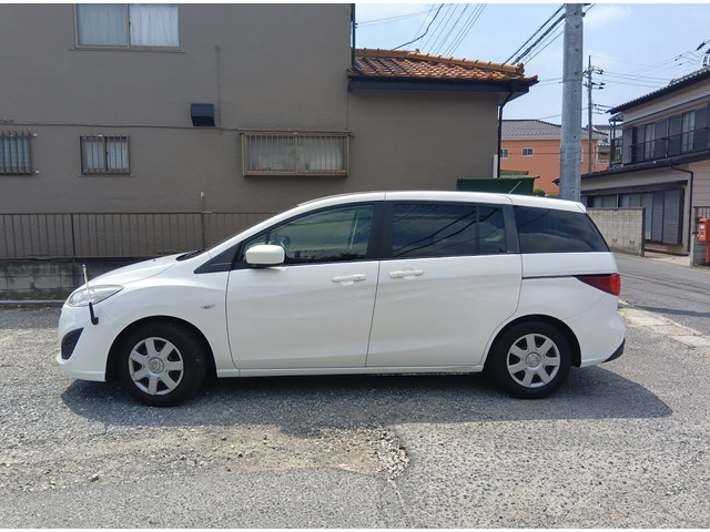 左フロントには狭い道や駐車時に便利なコーナーポール(電動ポール)を装備しており、運転が苦手な方も安心です。
