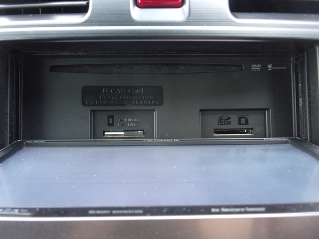 CD,DVD,SD�J�[�h�X���b�g���B