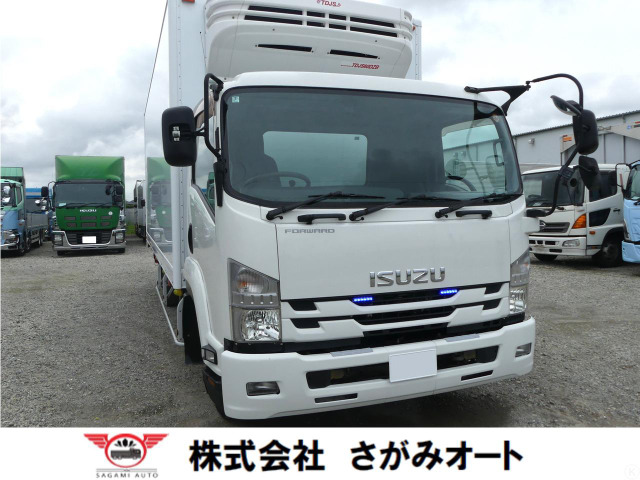 フォワード冷蔵冷凍車