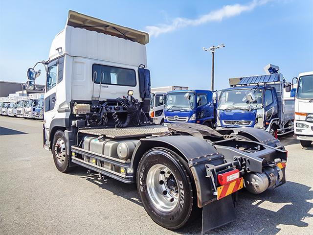 クオントレーラーヘッド