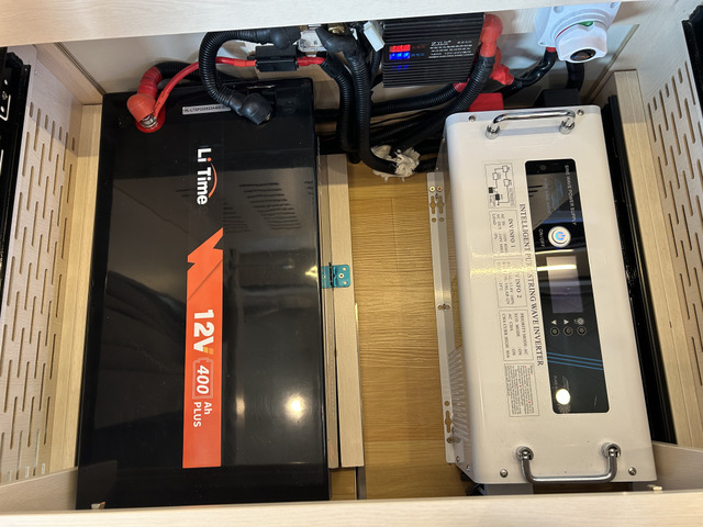 3000W�C���o�[�^�[ ���`�E���C�I���o�b�e���[400Ah!