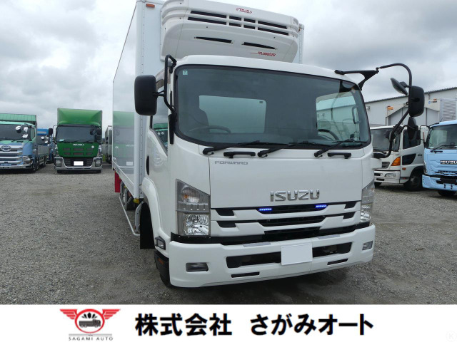 フォワード冷蔵冷凍車