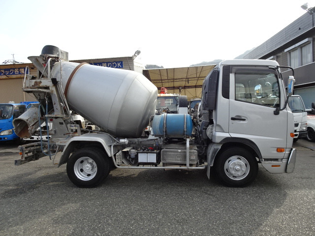 コンドルミキサー車