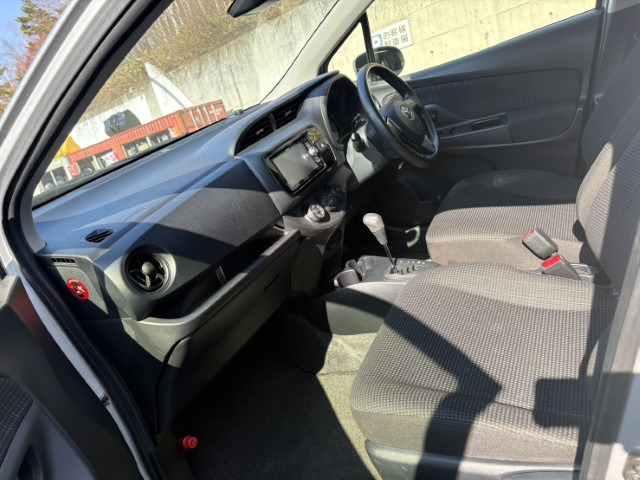 ヴィッツ1.3 F 4WD