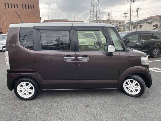 自動車保険もご相談ください。当店は三井住友海上、あいおいニッセイ同和損保の代理店です。保険担当が万一の際は連携を取って迅速にご対応致します。代車・レンタカーもご用意できますのでご安心ください。