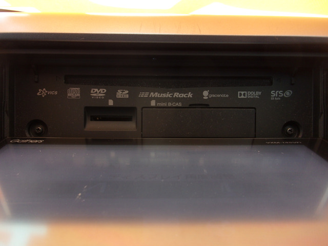 CD,DVD,SD�J�[�h�X���b�g���B