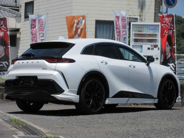 大きく張り出したリヤフェンダーが目を惹く都会派SUV!