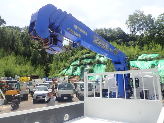3t�ύځE�W�������O�{�f�B�ɁA�^�_�m��4�i�N���[��(2.63t��)�𓋍ځB