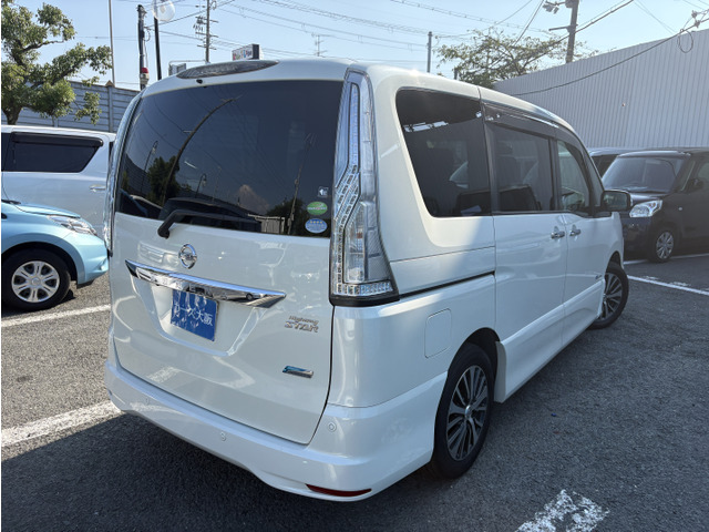 セレナ2.0 ハイウェイスター S-HYBRID