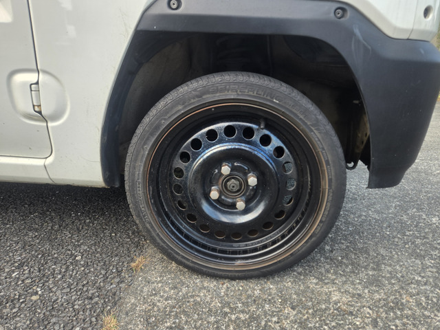 �X�`�[���z�C�[���ł��B(�x�����z35.8���~�E�����Ɍ���E�^�C�~���O�x���g�����ς݁E���[�t�L�������E�^�[�{��)