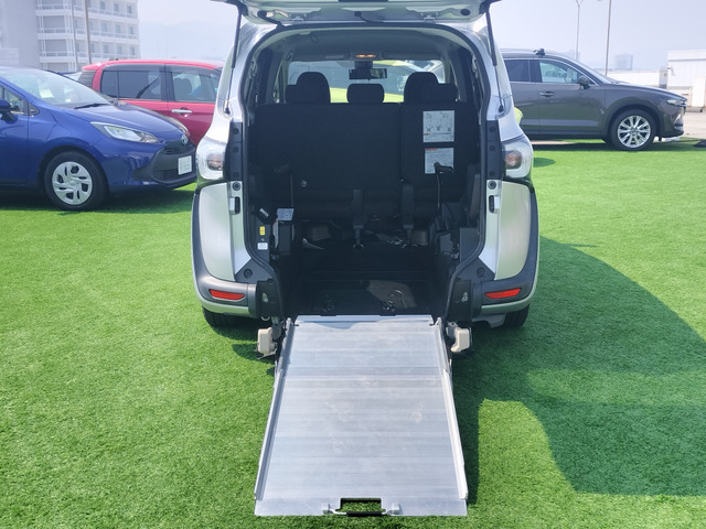 シエンタ1.5 X ウェルキャブ 車いす仕様車 タイプI 助手席側セカンドシート付