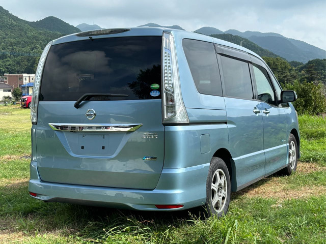 セレナ2.0 ハイウェイスター S-HYBRID