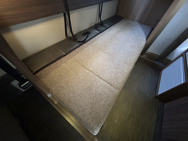 二段ベッド下段です!寸法は182cm&times;68cmとなっております!