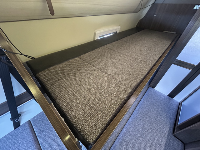 二段ベッド上段です!寸法は180cm&times;68cmとなっております!