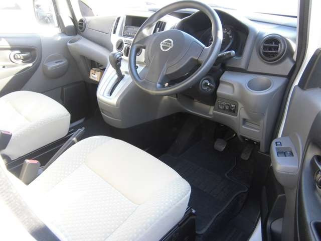 NV200バネット1.6 チェアキャブ 車いす2名仕様