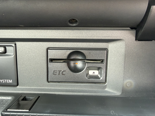ETC�����ɂȂ�܂��̂ō������H����鎞���y�X�ł��B�h���C�u���R�[�_�[���t���Ȃǂ������k�������B