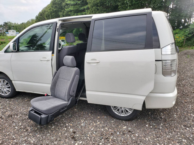 ヴォクシー2.0 X 4WD